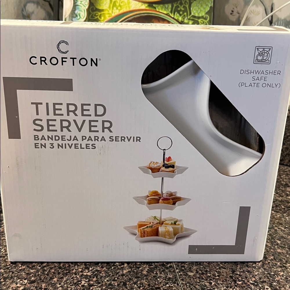 New in Box Crofton Star-shaped White, 3 Tier Buffet Server - Picture 2 of 6